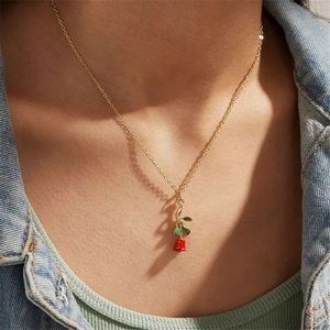 SALE! ROSE SHAPED BEAUTIFUL NECKLACE